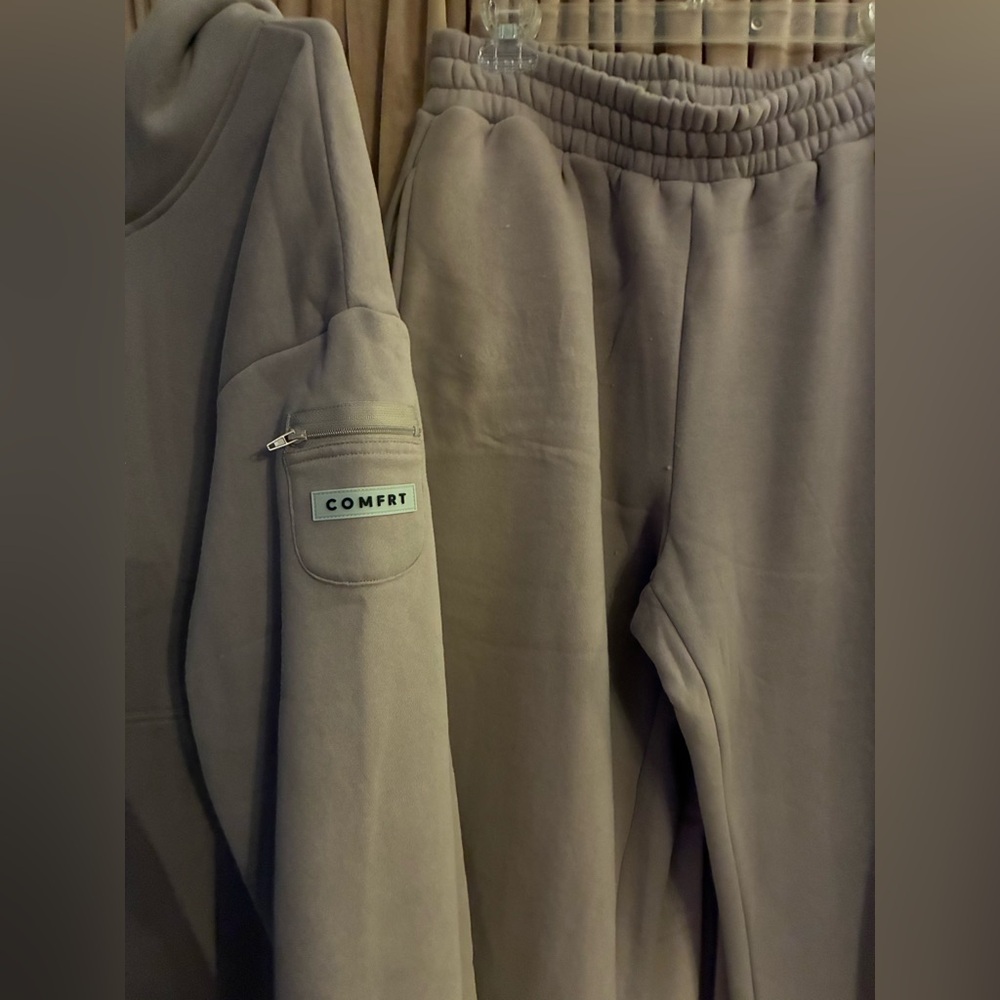 Large, Bark Comfrt travel essentials set. Never w… - image 5